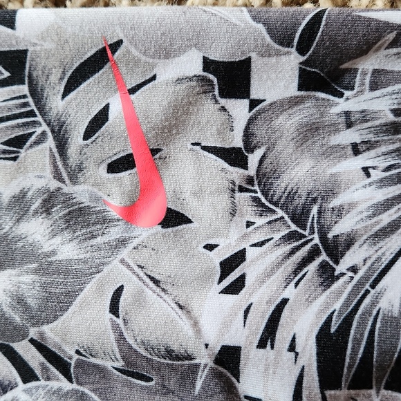 Nike girls black and white floral print capri leggings size 6 - Picture 3 of 8